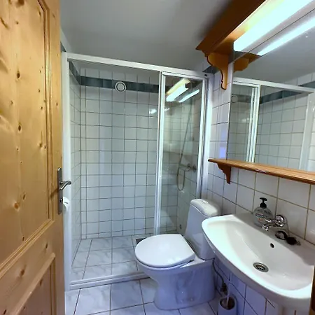 Ideal Base For Exploring 2 Bedrooms & Balcony *