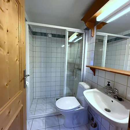 Ideal Base For Exploring 2 Bedrooms & Balcony Διαμέρισμα *