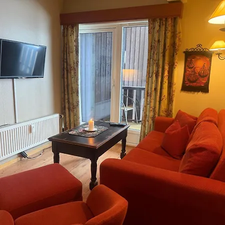 Ideal Base For Exploring 2 Bedrooms & Balcony *