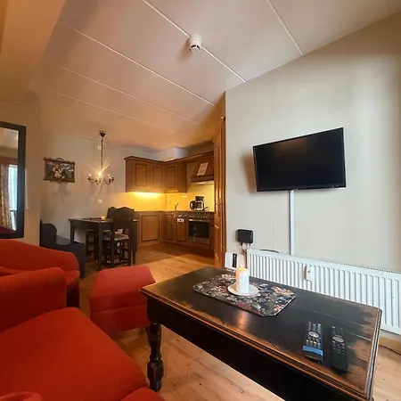 Apartment Ideal Base For Exploring 2 Bedrooms & Balcony
