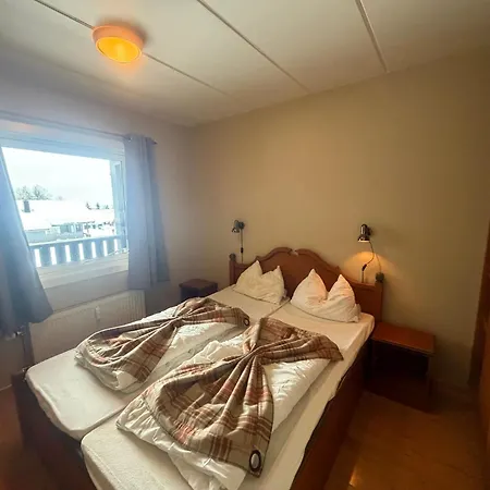 Ideal Base For Exploring 2 Bedrooms & Balcony *