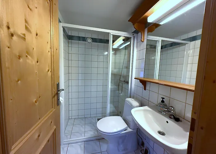 Ideal Base For Exploring 2 Bedrooms & Balcony Apartmán *